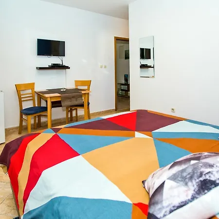 And Art Deco Pape Guest house 3*