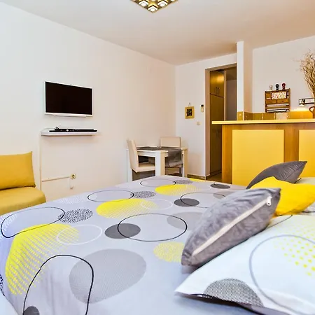 Guest house And Art Deco Pape 3*