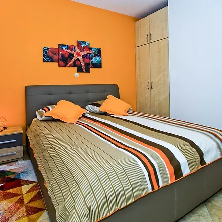 And Art Deco Pape Guest house
