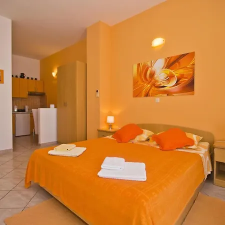 Guest house And Art Deco Pape 3*