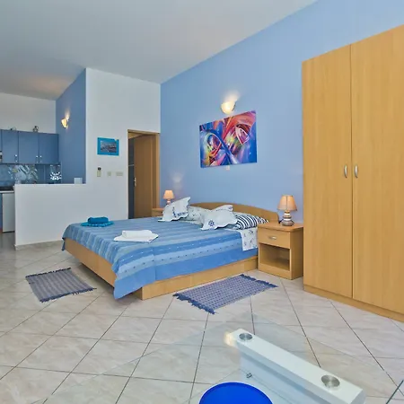 And Art Deco Pape Guest house