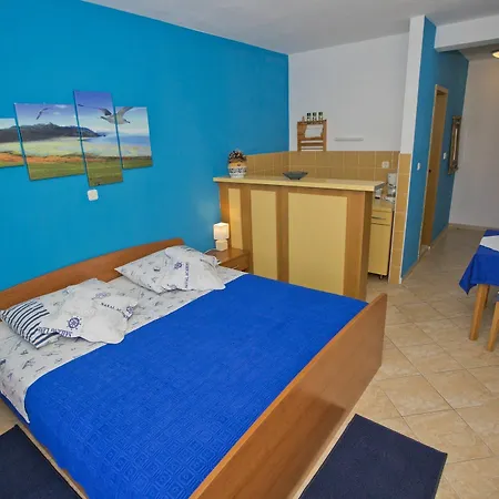 Guest house And Art Deco Pape 3*